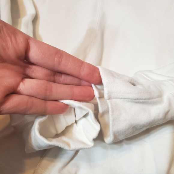 Lululemon Run: Your Heart Out Pullover. Thumbholes. White. Size 10. - Picture 10 of 13